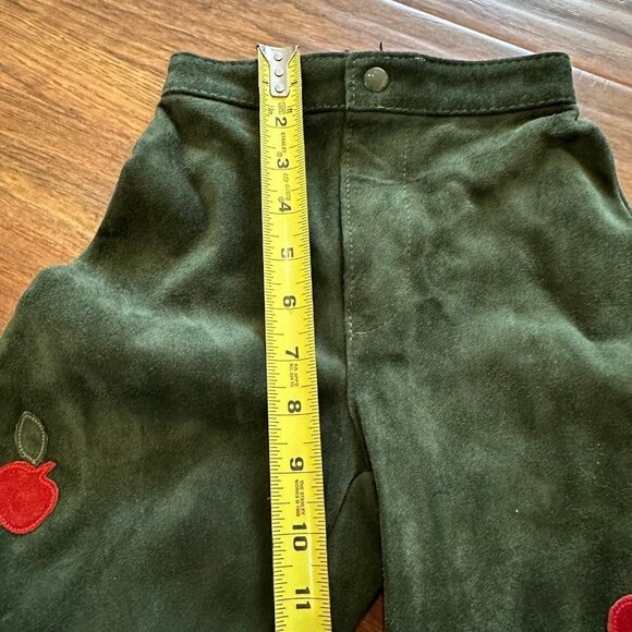 Green Lederhosen Shorts with Apple Design - Picture 8 of 8